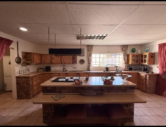 3 BEDROOM FREESTANDING FOR SALE IN SIGNAL HILL